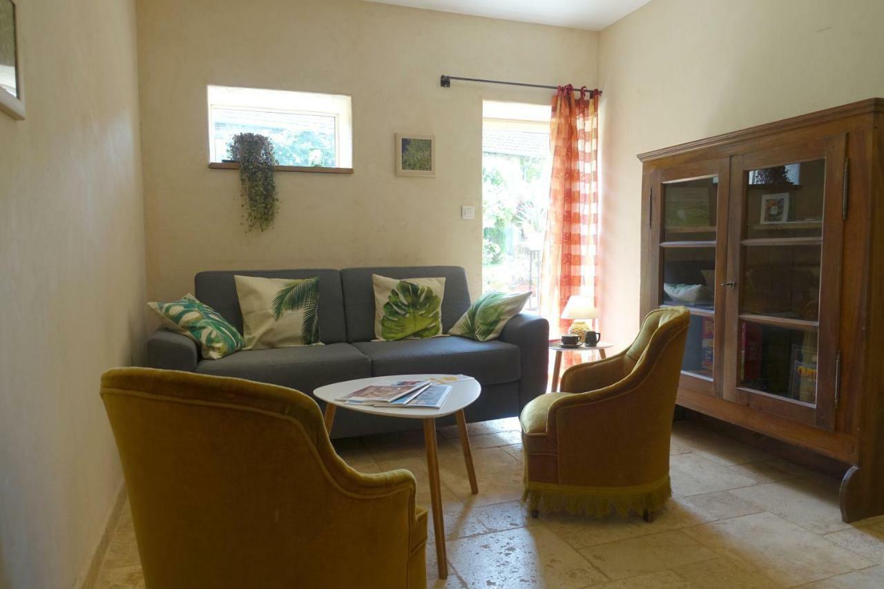 Gite Des Quatre Chemins La Vineuse Exterior foto